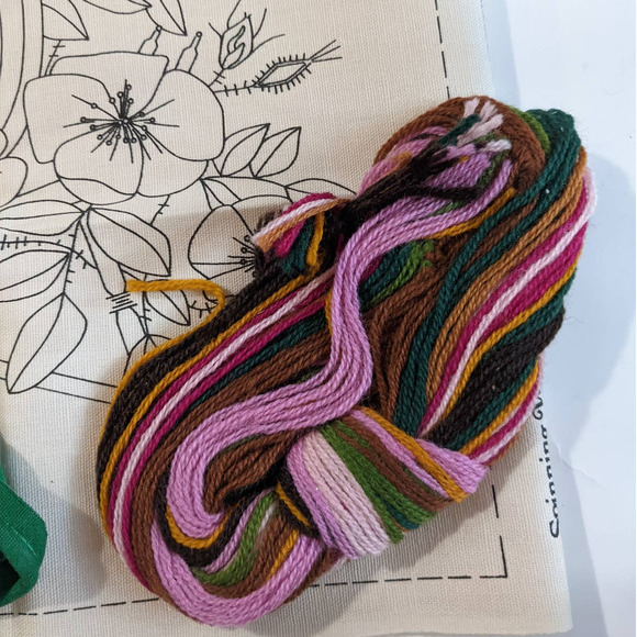 Vintage 70's Crewel Embroidery Pillow Kit, Roses and Spinning Wheel, Avon Crafts - Picture 5 of 10